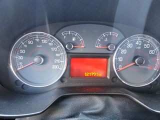 Fiat Grande Punto 2009-thumb-4
