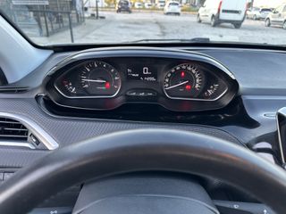 Peugeot 2008 2016-thumb-36