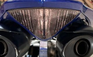 Φανάρι πίσω γνήσιο Yamaha R1 04-06