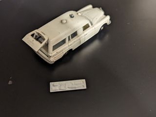 Matchbox Series 3 Mercedes Ambulance προς πώληση η φιγούρα του τραυματία