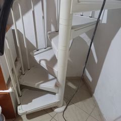 Μεταλλική Ελικοειδής Σκάλα Εσωτερικού Χώρου - Λευκή