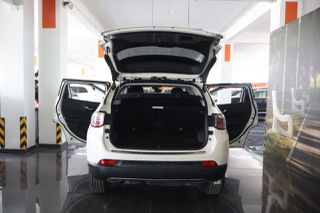 Jeep Compass 2019 Limited Auto Leather Navi 4WD / 6 Χρόνια Δωρεάν Service-thumb-10