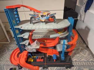 Πίστα Hot Wheels και αυτοκινητάκια