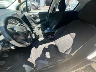 Peugeot 208 2014-thumb-9