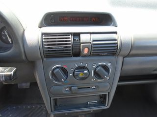 Opel Corsa 1996 1.4 16V B SERIES AUTOMATIC-thumb-14