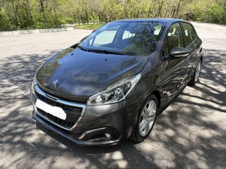 Peugeot 208 2019 1.2 PURETECH 82 SIGNATURE