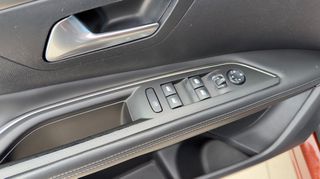 Peugeot 3008 2018 1.5 BLUEHDI 130 ALLURE + Advanced Grip Control-thumb-19