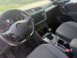 Volkswagen Tiguan 2019-thumb-8