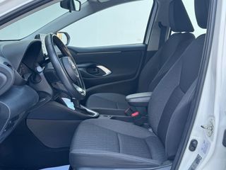 Toyota Yaris 2023 1.5 HYBRID-thumb-9