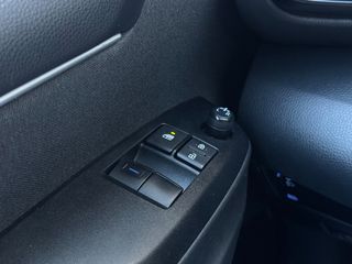 Toyota Yaris 2023 1.5 HYBRID-thumb-19