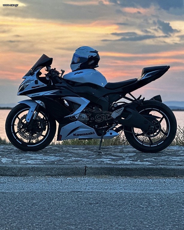 Kawasaki Ninja ZX - 6 R 2014 Winter ( White ) Edition