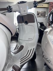 Piaggio Primavera 125 2026 ΔΩΡΟ ΣΧΑΡΑ ΠΑΤΩΜΑΤΟΣ ΒΑΛΙΤΣΑ ΠΛΑΤΗ-thumb-6