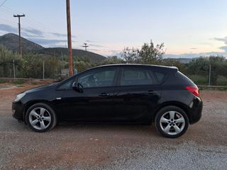 Opel Astra 2010 J-thumb-4