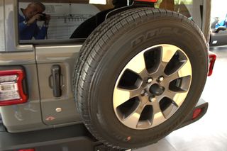 Jeep Wrangler 2019 OVERLAND-thumb-6