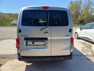 Nissan Evalia 2011-thumb-4