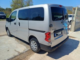 Nissan Evalia 2011-thumb-5