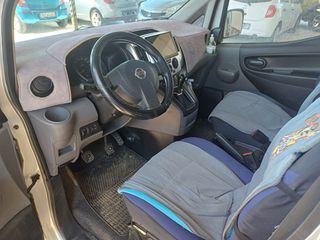 Nissan Evalia 2011-thumb-8