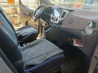 Nissan Evalia 2011-thumb-9