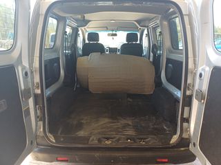 Nissan Evalia 2011-thumb-10