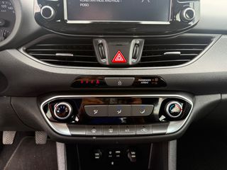 Hyundai i 30 2017 1.4cc 140HP NAVI KAMERA LED-thumb-29