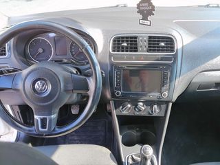Volkswagen Polo 2010 BLUEMOTION-thumb-8