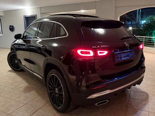 Mercedes-Benz GLA 250 2022 PANORAMA/LED LIGHTS/AMBIENT/CAMERA-thumb-4