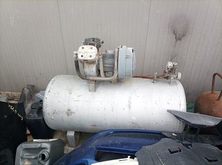 ΚΟΜΠΡΕΣΕΡ 400L