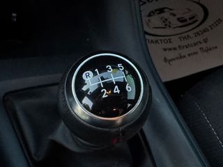 Toyota C-HR 2019-thumb-32