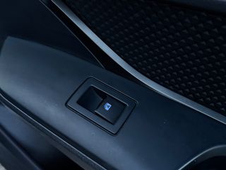 Toyota C-HR 2019-thumb-43