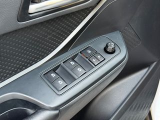 Toyota C-HR 2019-thumb-22