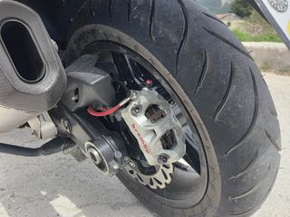 Gilera GP 800 2012 2012-thumb-10