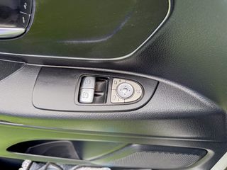 Mercedes-Benz 2018 Vito TOURER 114-thumb-36