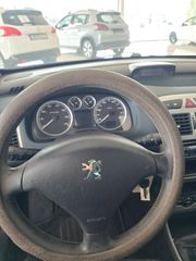 Peugeot 307 2004-thumb-4