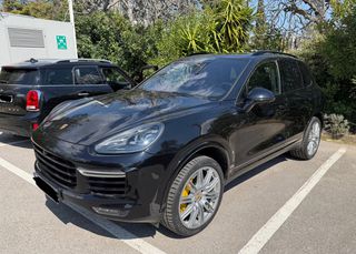 Porsche Cayenne 2017 TURBO S-thumb-2
