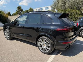 Porsche Cayenne 2017 TURBO S-thumb-4