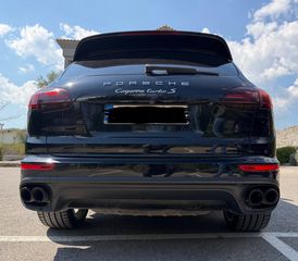 Porsche Cayenne 2017 TURBO S-thumb-6