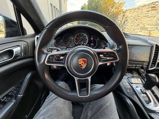 Porsche Cayenne 2017 TURBO S-thumb-9