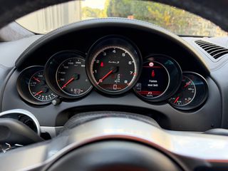 Porsche Cayenne 2017 TURBO S-thumb-11