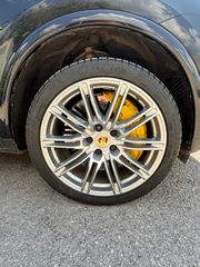 Porsche Cayenne 2017 TURBO S-thumb-16