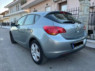 Opel Astra 2012-thumb-2