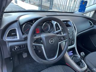 Opel Astra 2012-thumb-3