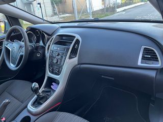 Opel Astra 2012-thumb-4