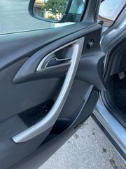 Opel Astra 2012-thumb-8