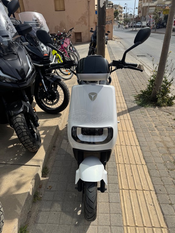 Yadea E8S 2025