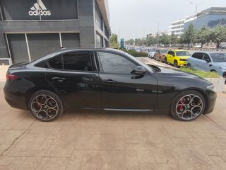 Alfa Romeo Giulia 2021 VELOCE Q4-thumb-3