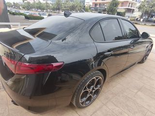 Alfa Romeo Giulia 2021 VELOCE Q4-thumb-4