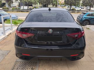 Alfa Romeo Giulia 2021 VELOCE Q4-thumb-5