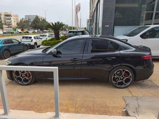 Alfa Romeo Giulia 2021 VELOCE Q4-thumb-7