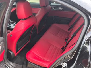 Alfa Romeo Giulia 2021 VELOCE Q4-thumb-10