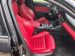 Alfa Romeo Giulia 2021 VELOCE Q4-thumb-12